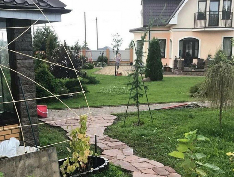Кам'яна доріжка для саду власноруч (ФОТО) Фото: Телеграм-канал «Дача. Сад та город»