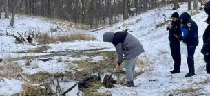 У Бучі з котеджного містечка зливали нечистоти в сусідній яр У Бучі з котеджного містечка зливали нечистоти в сусідній яр