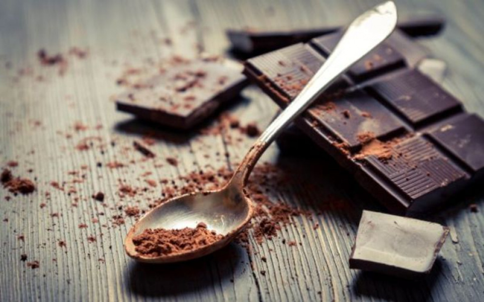 10 січня відзначається День чорного шоколаду