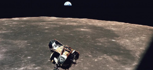 Посадковий апарат з Нілом Армстронгом і Баззом Олдріном повертаються з Місяця в липні 1969 року. Фото: Nasa
