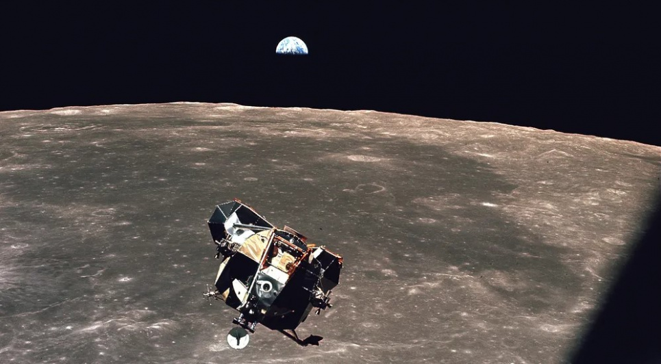 Посадочный аппарат с Нилом Армстронгом и Баззом Олдрином возвращаются с Луны в июле 1969 года.
Фото: Nasa