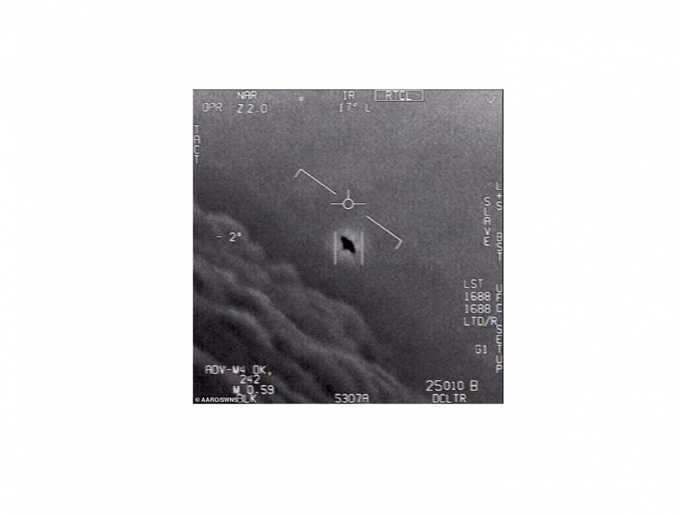 НЛО, подмеченный ВМС США в 2004 году. Фото: DailyMail