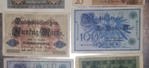 Из Украины пытались вывезти коллекции старинных банкнот и марок