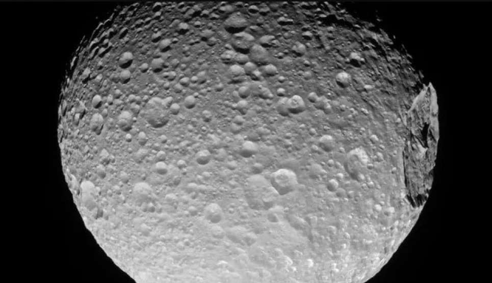 Як супутник Сатурна, Мімас досі майже не був у фокусі спостережень. Особливі прикмети: немає. До цього часу. Фото: dpa