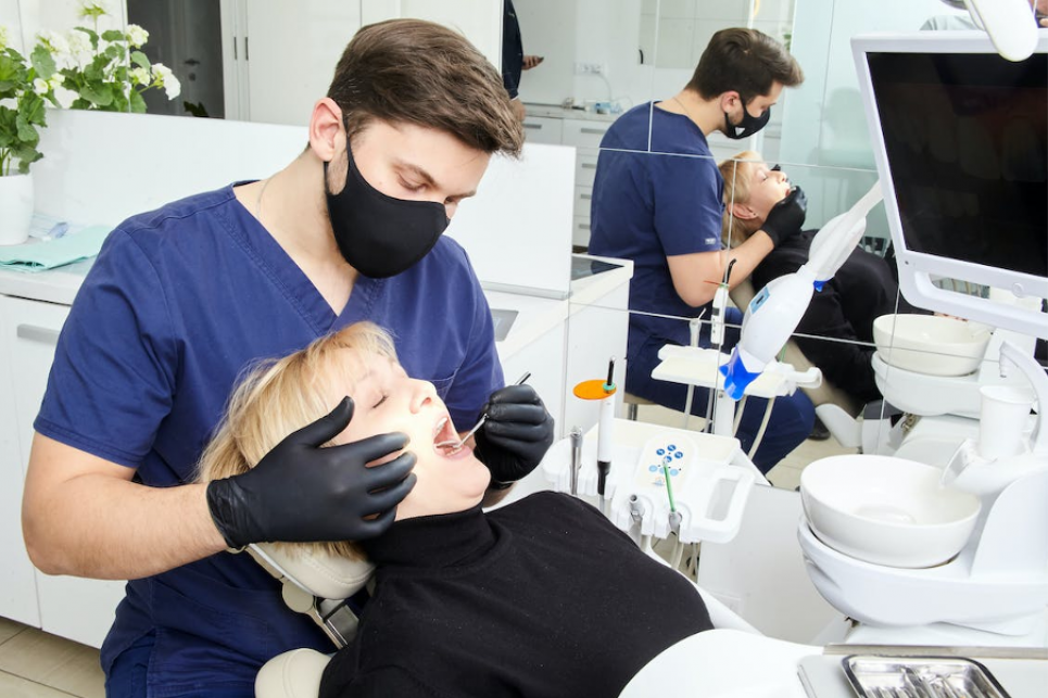 Стоматологія без міфів: розвіюємо чутки про шовні матеріали  Стоматологія без міфів: розвіюємо чутки про шовні матеріали