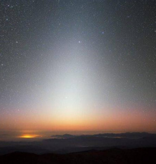 Повне сонячне затемнення Комета диявола Супермісяць Астрономічні подіі 2024 року