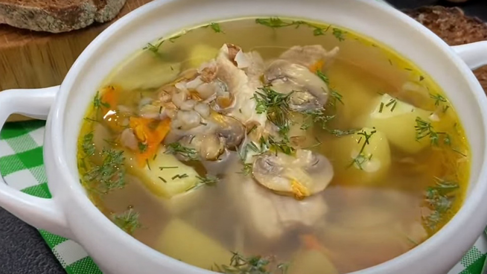 Вкусный гречневый суп с грибами