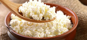 Домашний кисломолочный творог Как приготовить Рецепт Клопотенко Польза сыра