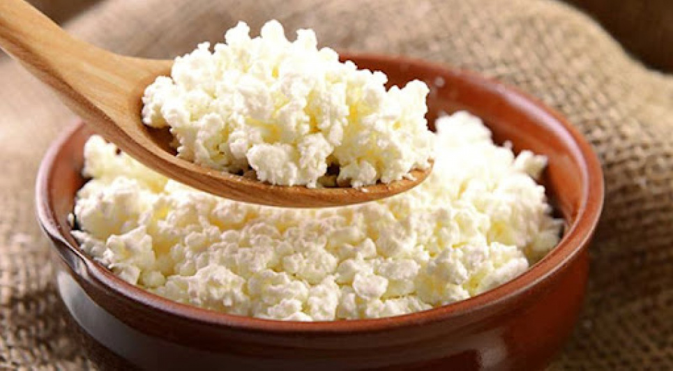 Домашній кисломолочний сир Як приготувати Рецепт Клопотенка Користь сиру