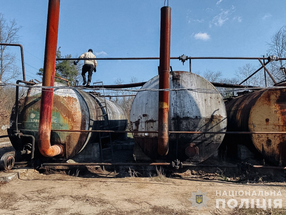 На Полтавщине повредили нефтепровод и украденное топливо заменяли водой 