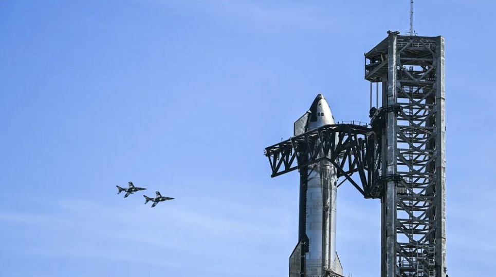 Starship завершив третій випробувальний політ — обидві частини ракети зруйновані Starship за день до третього випробувального польоту на космодромі в Техасі. Фото: Chandan Khanna/AFP/Getty Images