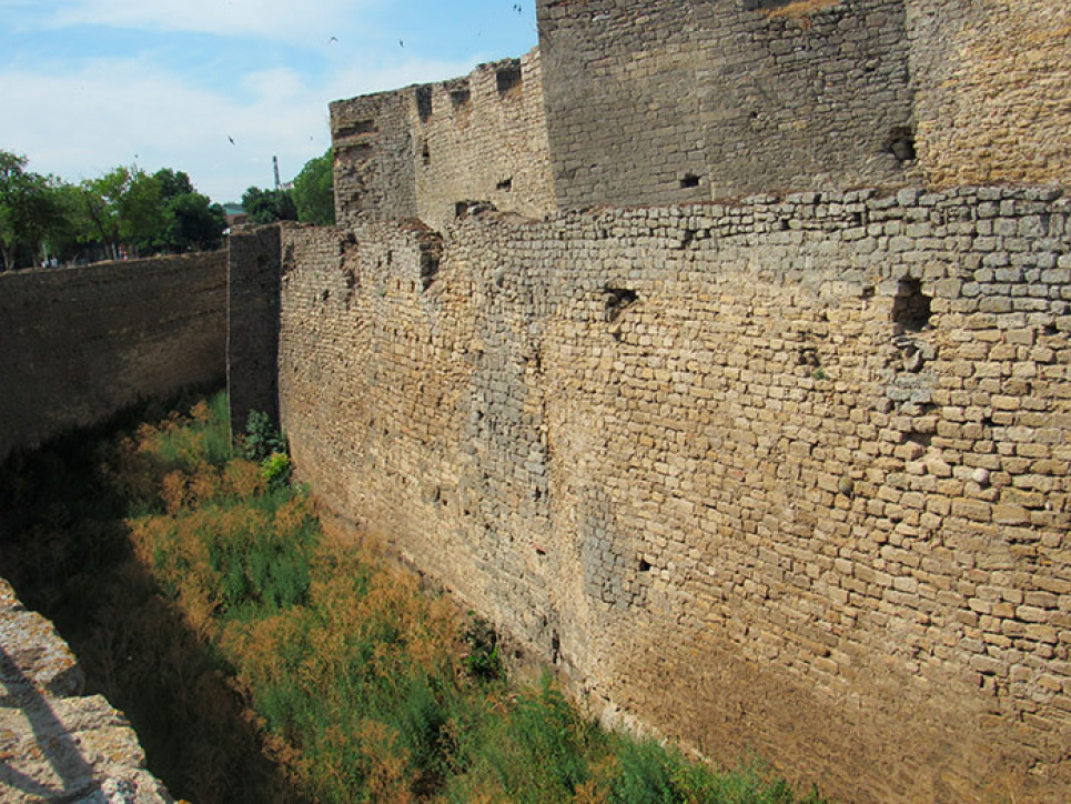 Житель Одеської області помер після падіння в рів середньовічної фортеці