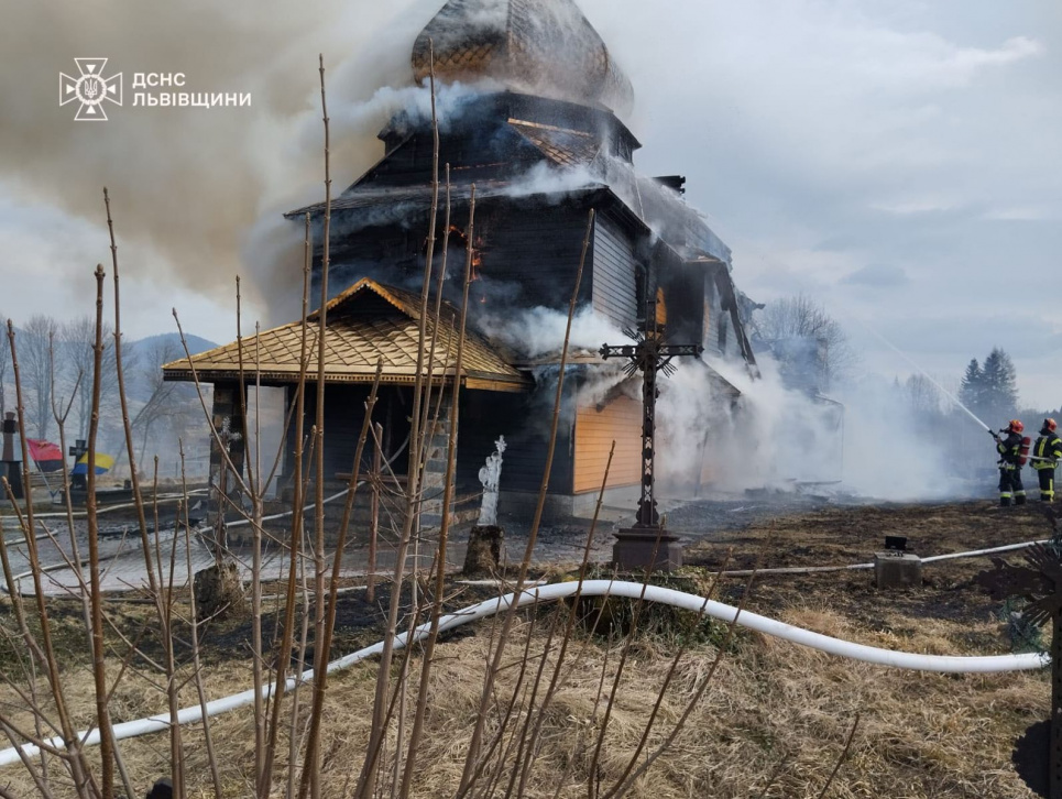 На Львівщині згоріла вщент дерев’яна церква XIX століття На Львівщині згоріла дерев’яна церква