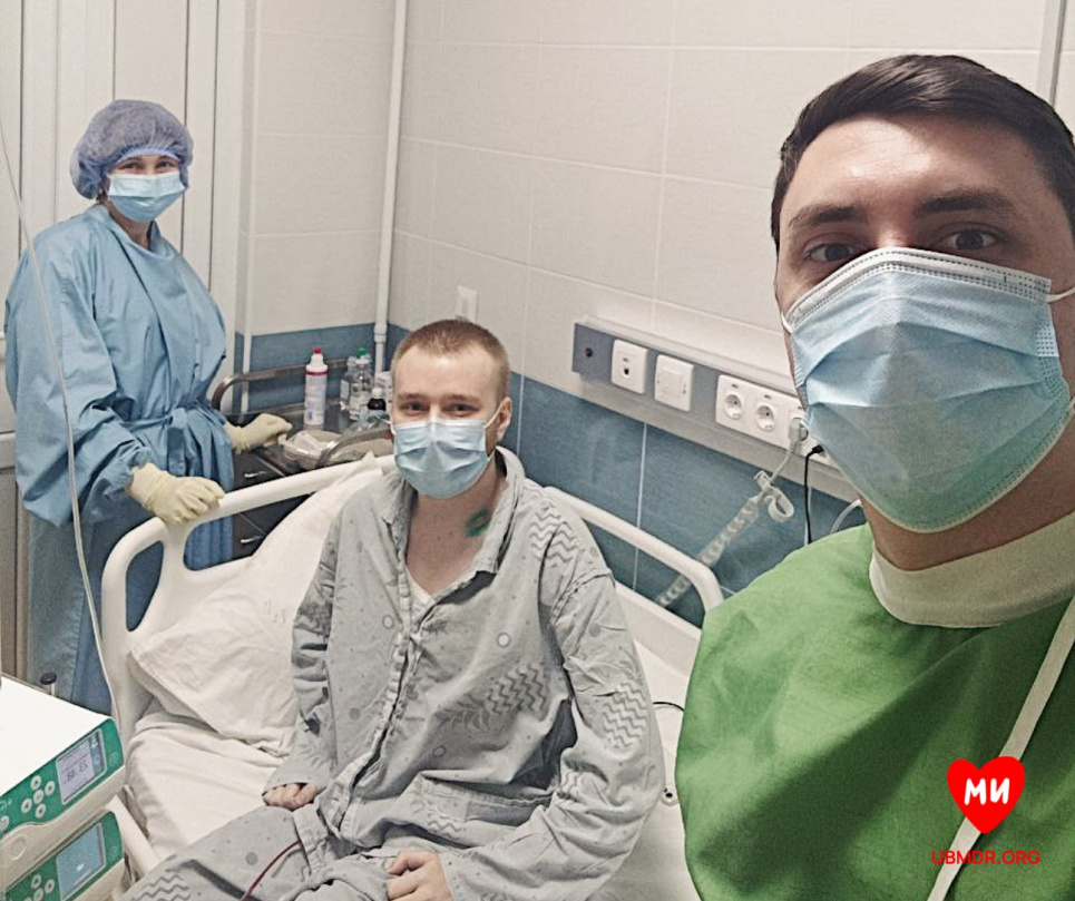 У Черкасах пересадили кістковий мозок пацієнту, донора для якого шукали 15 років і знайшли в США Пересадка кісткового мозку Донори з реєстру Унікальний збік врятував життя