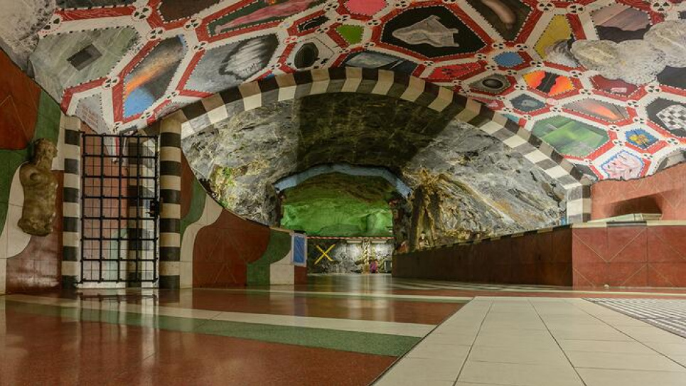 Від Нью-Йорка до Дубая: найкрасивіші станції метро у світі (ФОТО) Станція Kungsträdgården у Стокгольмі, Швеція. Фото: Wikipedia.org