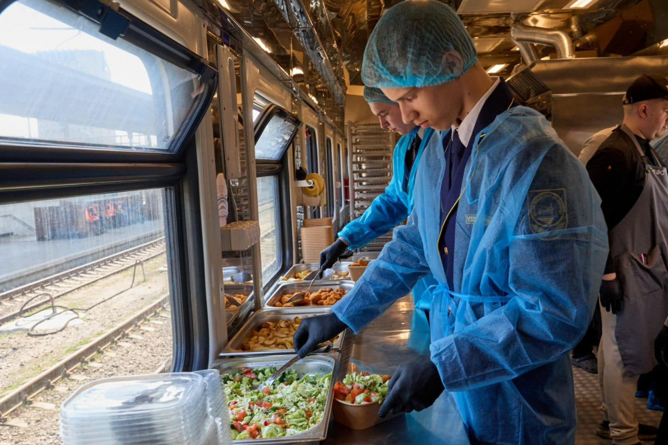 170 тысяч бесплатных порций еды для жителей Харьковщины передала команда Food Train 