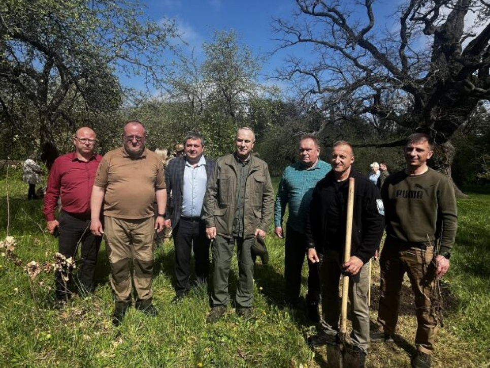 На Черкащині розпочато всеукраїнську акцію «Дуби Шевченка єднають Україну» Всеукраїнська акція Дуби Шевченка єднають Україну
