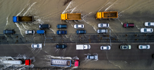 Затоплені автомобільні дороги у Петропавловську, Казахстан, 13 квітня 2024 року. Фото: Reuters