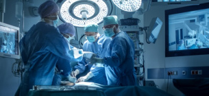 Хирург из США будет лечить детей со сложными патологиями позвоночника