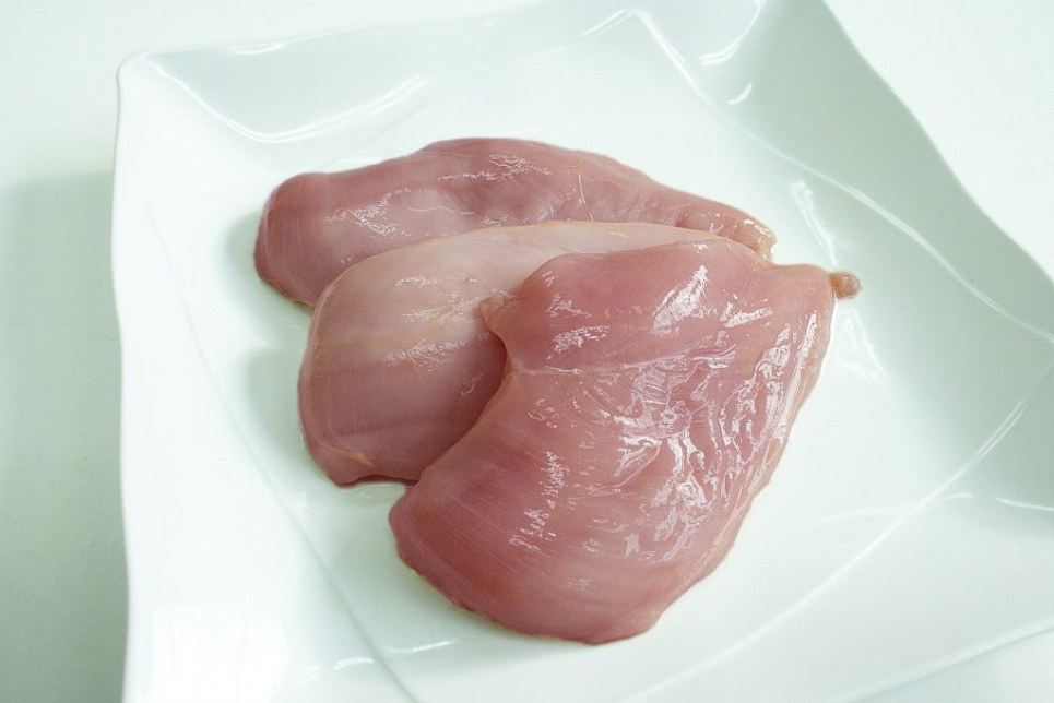 До Великоднього столу: соковитий салат із курячим філе Салат із курячим філе