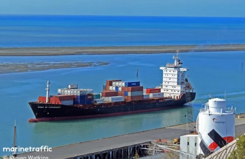 В порт Большой Одессы зашел "настоящий" контейнеровоз из Китая