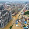 Затоплені після сильних дощів житлові квартали міста Цин'юань, провінція Гуандун, Китай, 22 квітня 2024 року. Фото: Reuters