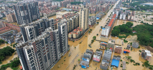 Затоплені після сильних дощів житлові квартали міста Цин'юань, провінція Гуандун, Китай, 22 квітня 2024 року. Фото: Reuters