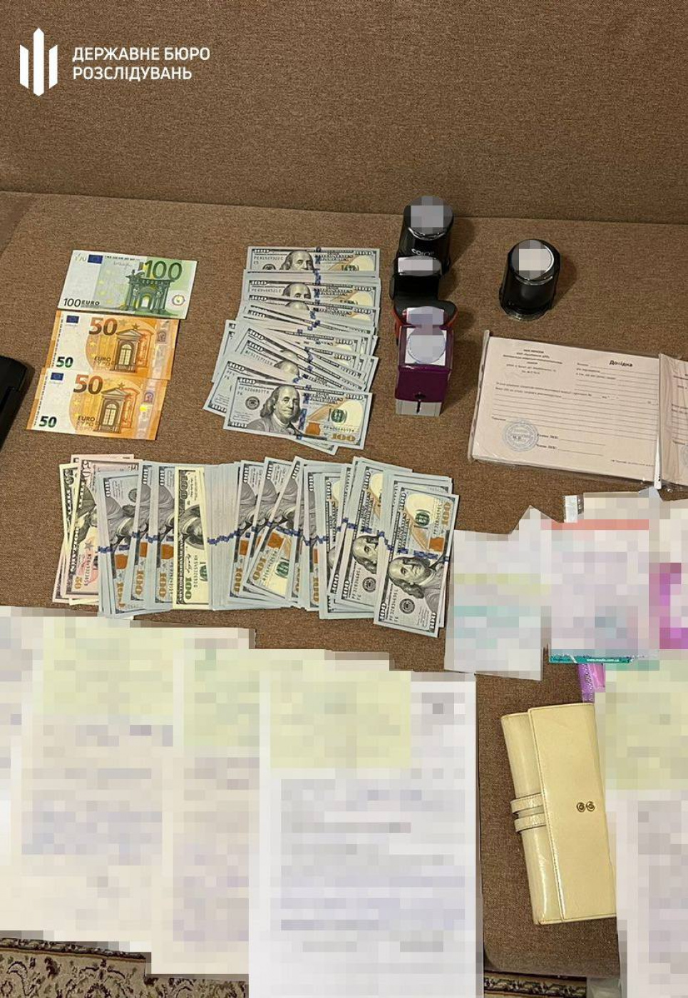 Викрито організовану групу лікарів, які підробляли документи для отримання інвалідності Викрито організовану групу лікарів.
Фото: ДБР, ілюстративне