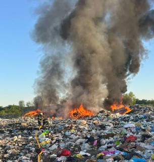На сміттєзвалищі поблизу Чопа в пожежі постраждав чоловік.
Фото: ДСНС