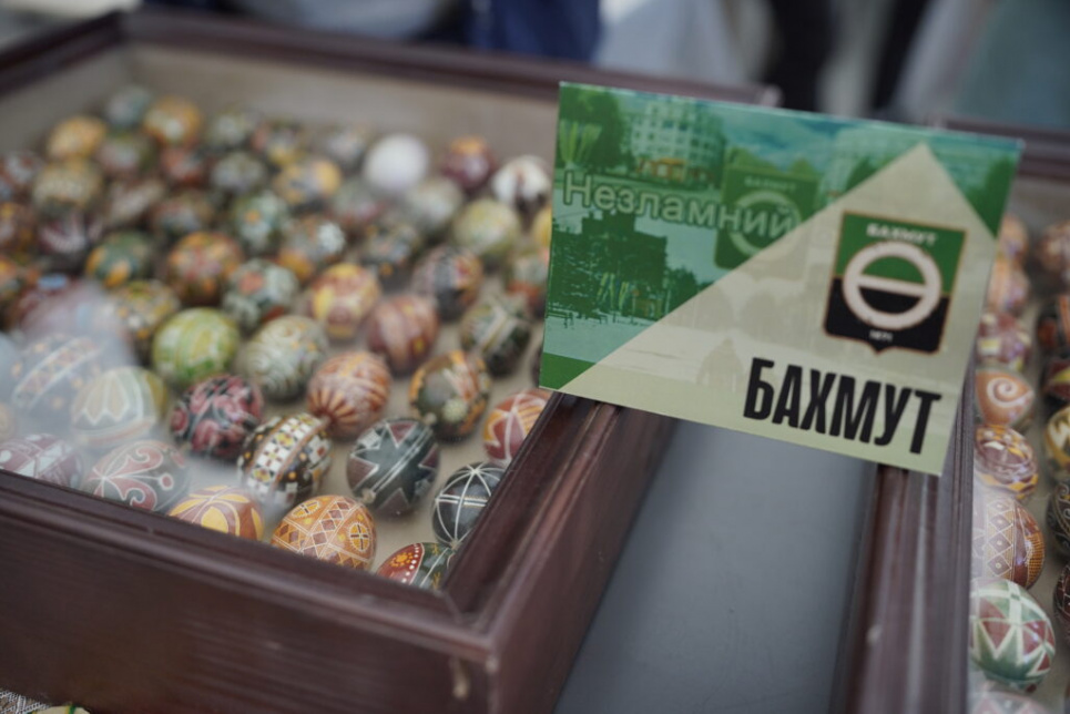 В Украине установили Рекорд по самой массовой росписи писанок мастерами разных регионов страны (ФОТО) Рекорд по самой массовой росписи писанок мастерами разных регионов Украины