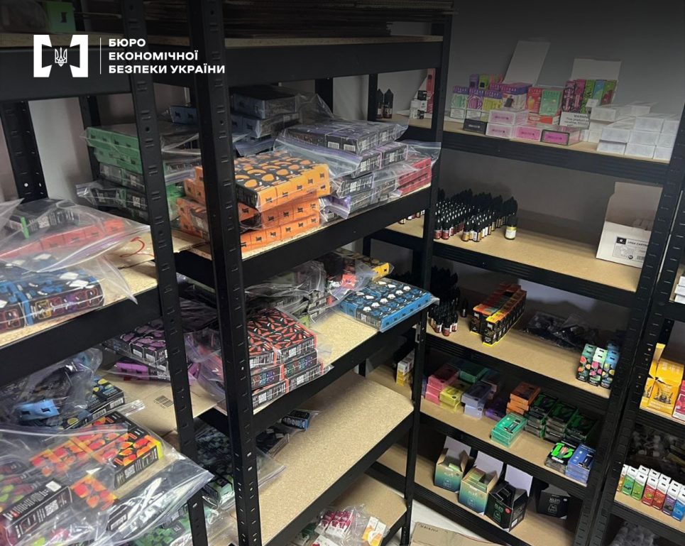 БЭБ на Волыни изъяло контрабандные электронные сигареты стоимостью 3,2 млн грн   Контрабандные электронные сигареты