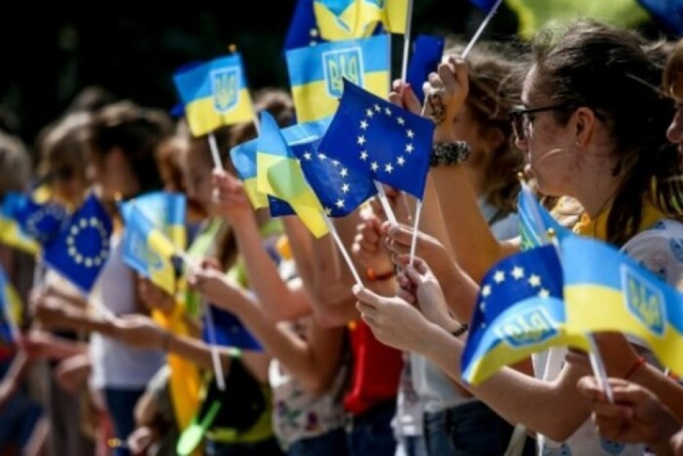 День Европы – евроинтеграция, мир, политика в сфере защиты окружающей среды, реформы 9 мая праздник День Европы Восстановление природы и окружающей среды Проведение евроинтеграционных реформ