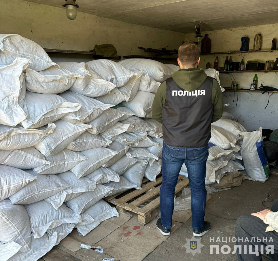 На Полтавщині ліквідували підпільний тютюновий цех та вилучили сировини на понад 1,2 млн грн Ліквідували підпільний тютюновий цех та вилучили сировини на понад 1,2 млн грн