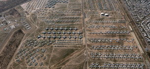 Літаки на полі 309 групи ремонту й обслуговування авіакосмічної техніки ВПС США, яке часто називають «цвинтарем літаків», авіабаза Девіс-Монтен, штат Арізона. Фото: wikipedia.org