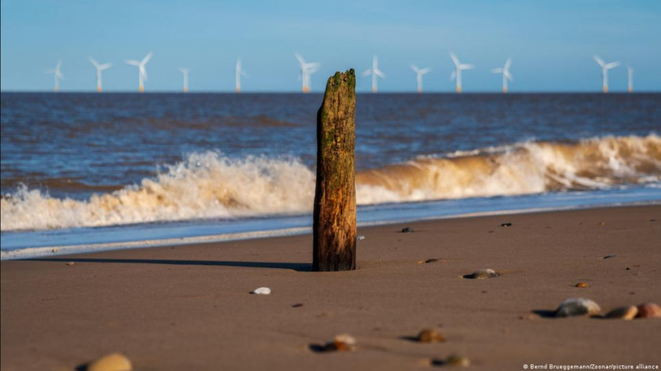 Вітропарк у Північному морі поблизу узбережжя графства Норфолк на сході Англії. Фото: Bernd Brueggemann/Zoonar/picture alliance
