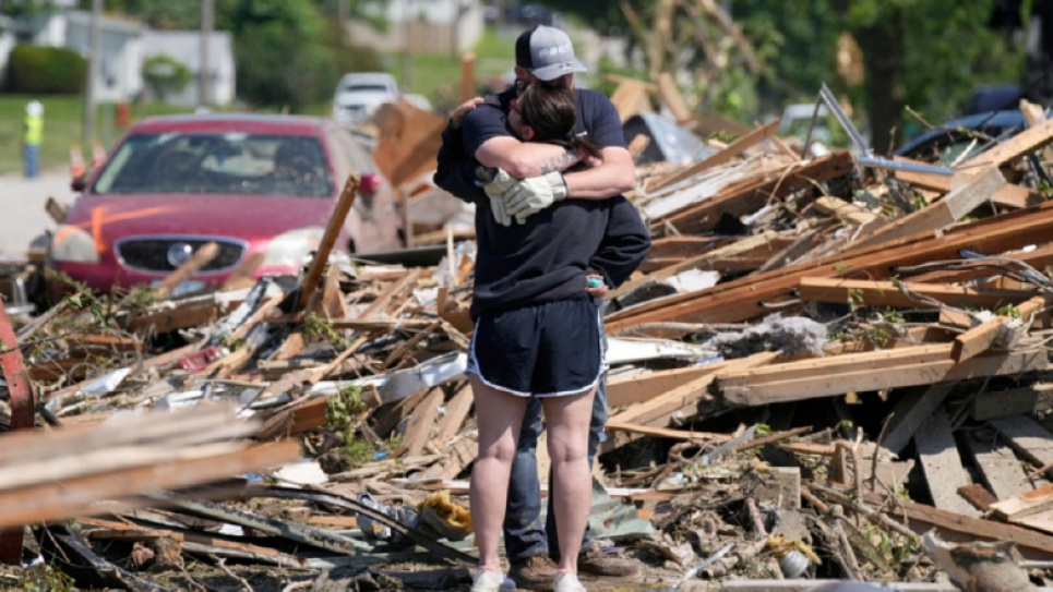 В США вирує торнадо.
Фото: AP Photo/Charlie Neibergall