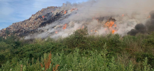 Пожар на свалке на Закарпатье тушили 11 часов
