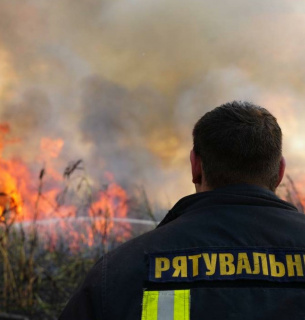 Рятувальники ліквідували масштабну пожежу в екосистемах на Одещині. Фото: ДСНС Одещини