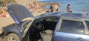 На пляжі в Одесі автомобіль переїхав малюка і впав на пляж