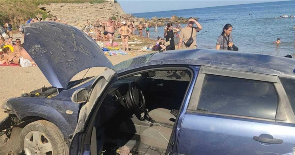 На пляже в Одессе автомобиль переехал малыша и упал на пляж (ФОТО) На пляже в Одессе автомобиль переехал малыша и упал на пляж