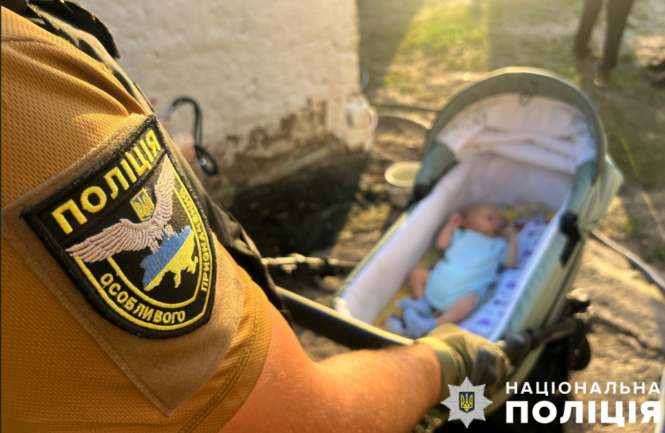 Младенца, который был похищен из роддома, нашли дома у трансгендера (ФОТО) Полиция нашла похищенного из Кременчугского перинатального центра младенца.