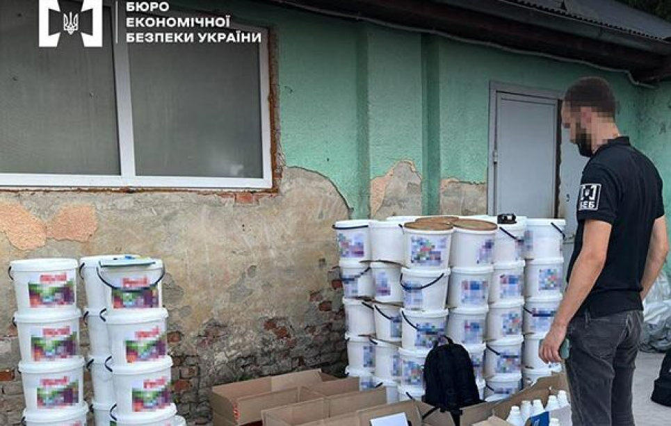 На Закарпатті викрито масштабне підпільне виробництво побутової хімії  На Закарпатті викрито масштабне підпільне виробництво побутової хімії