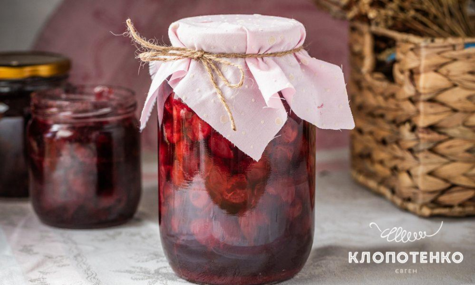 Вишня у власному соку - рецепт від відомого шеф-кухаря Вишня у власному соку