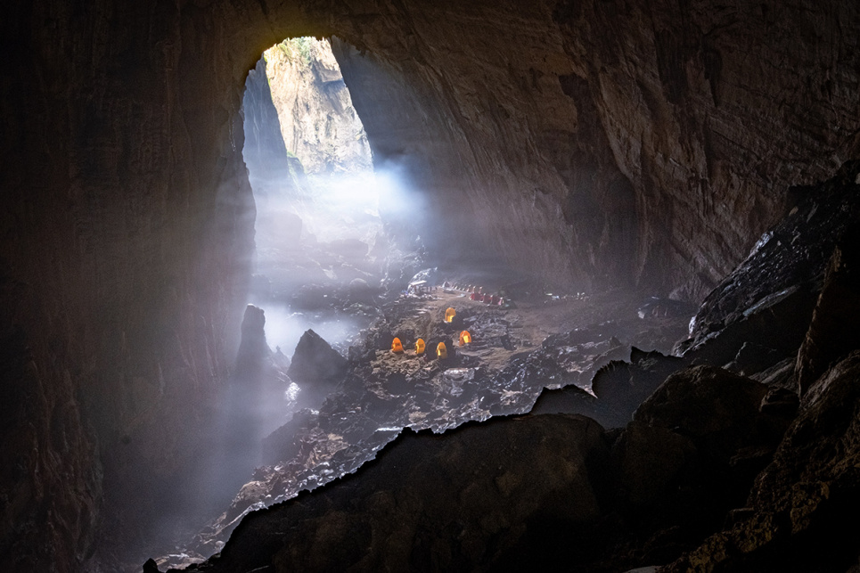 Туристичний табір на вході в печеру Шондонг, В'єтнам, 2019 рік. Фото: stock.adobe.com