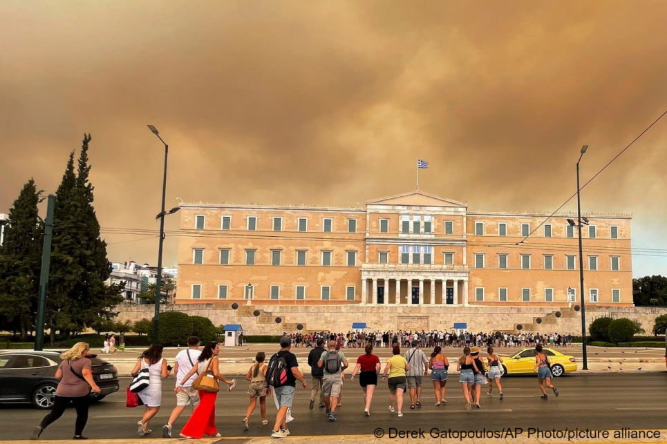 Вогонь за 35 км від Афін: у Греції вирують лісові пожежі Дим над Афінами. Фото з відкритих джерел