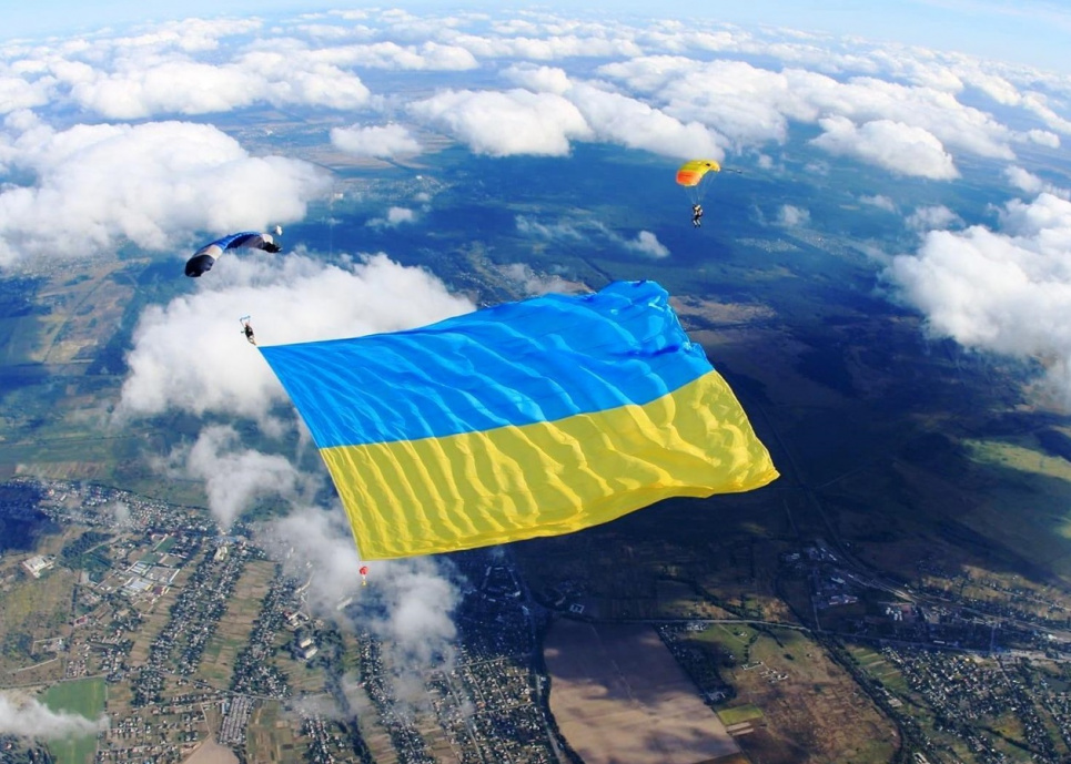 Сегодня Украина торжественно отмечает День Государственного флага ФОТО: Самый большой по площади полотнища флаг Украины, внесенный в Книгу рекордов Украины / Facebook/Ветрова Лана