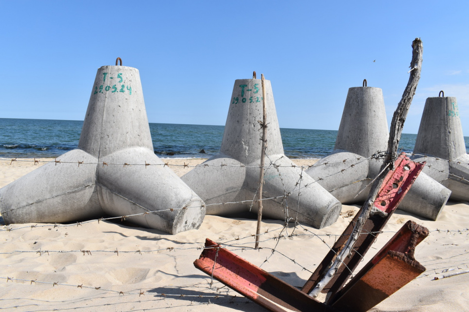 Ігнорування заборони коштувало життя: троє людей загинули від вибуху міни в Затоці Трагедія в Затоці: троє людей загинули на пляжі через вибух міни
