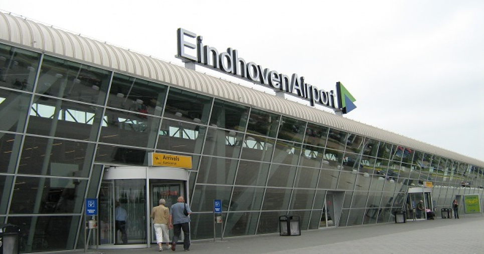 Аэропорт Эйндховена в Нидерландах "остановился", причину ищут Аэропорт Эйндховена в Нидерландах не работает