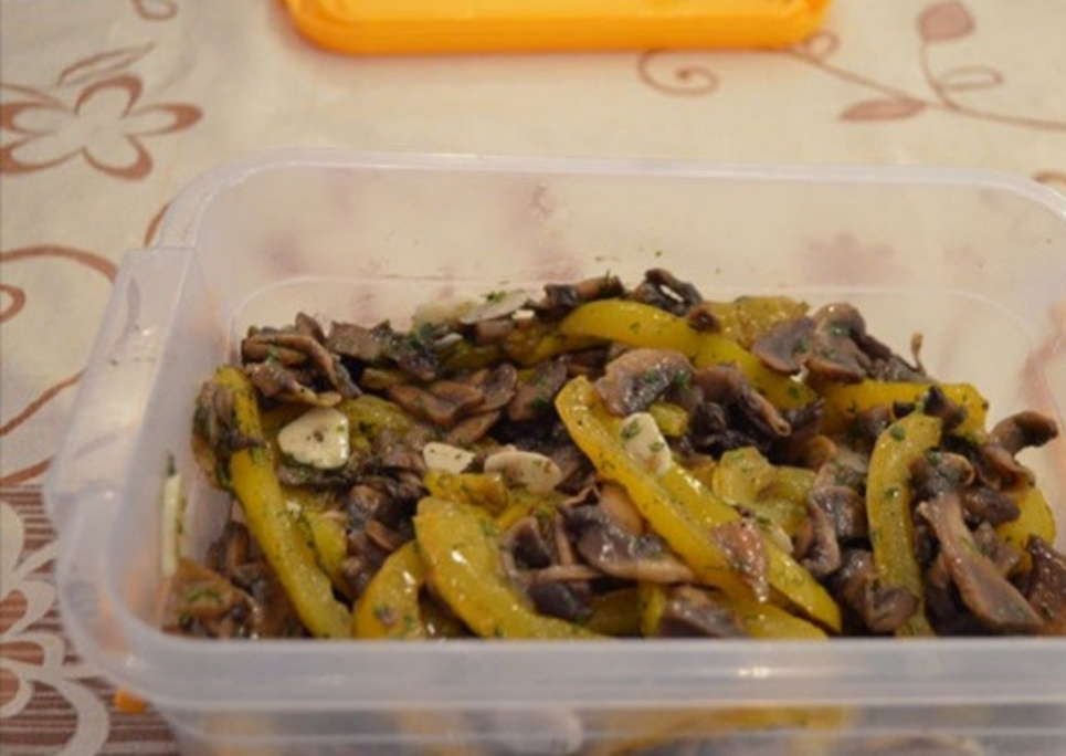Буде готова, доки ви доїдете: маринована закуска з перчиком та грибами Фото: «Їжа легко»