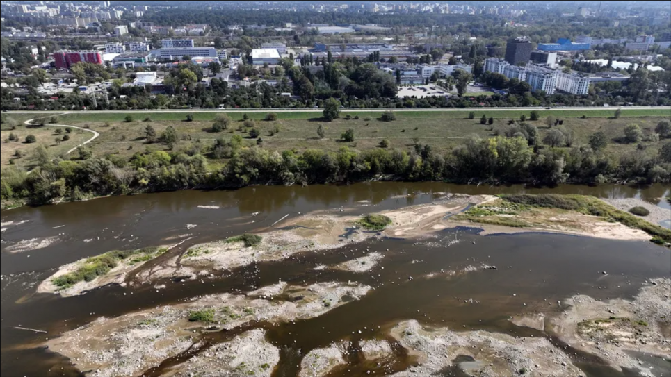 Вісла — найдовша річка Польщі. Зараз її рівень води нижчий, ніж будь-коли раніше. Фото: Сергій Гапон/Getty Images